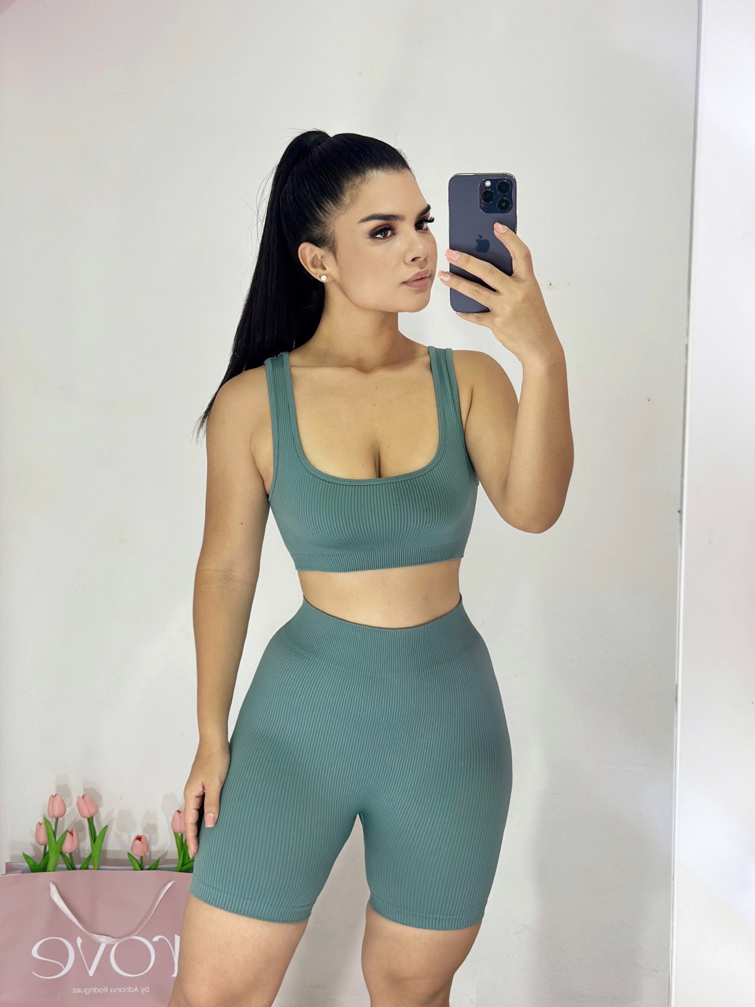 Set Deportivo top + licra corta.  Verde tierno