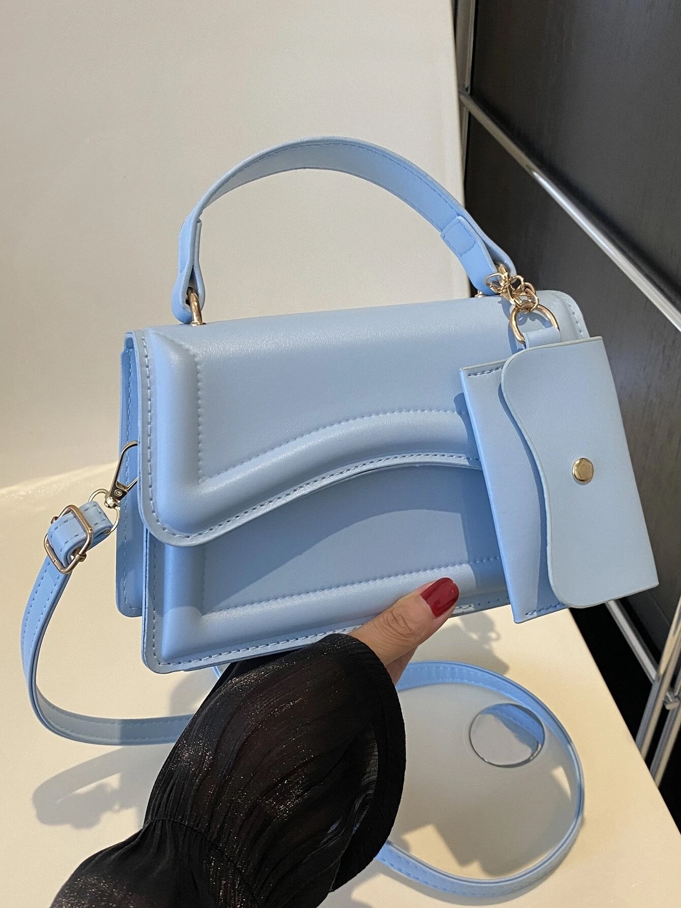 Bolso ovalado con monedero - Celeste