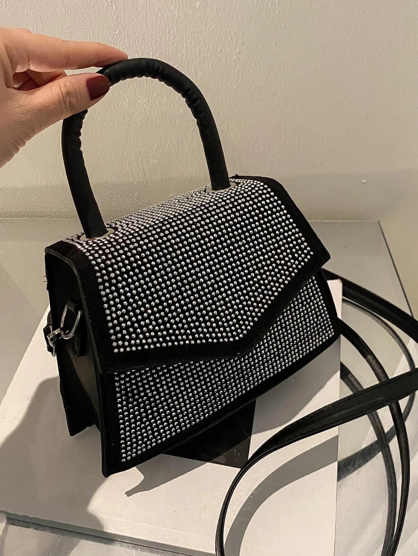 Bolso con perlas plateadas - Negro