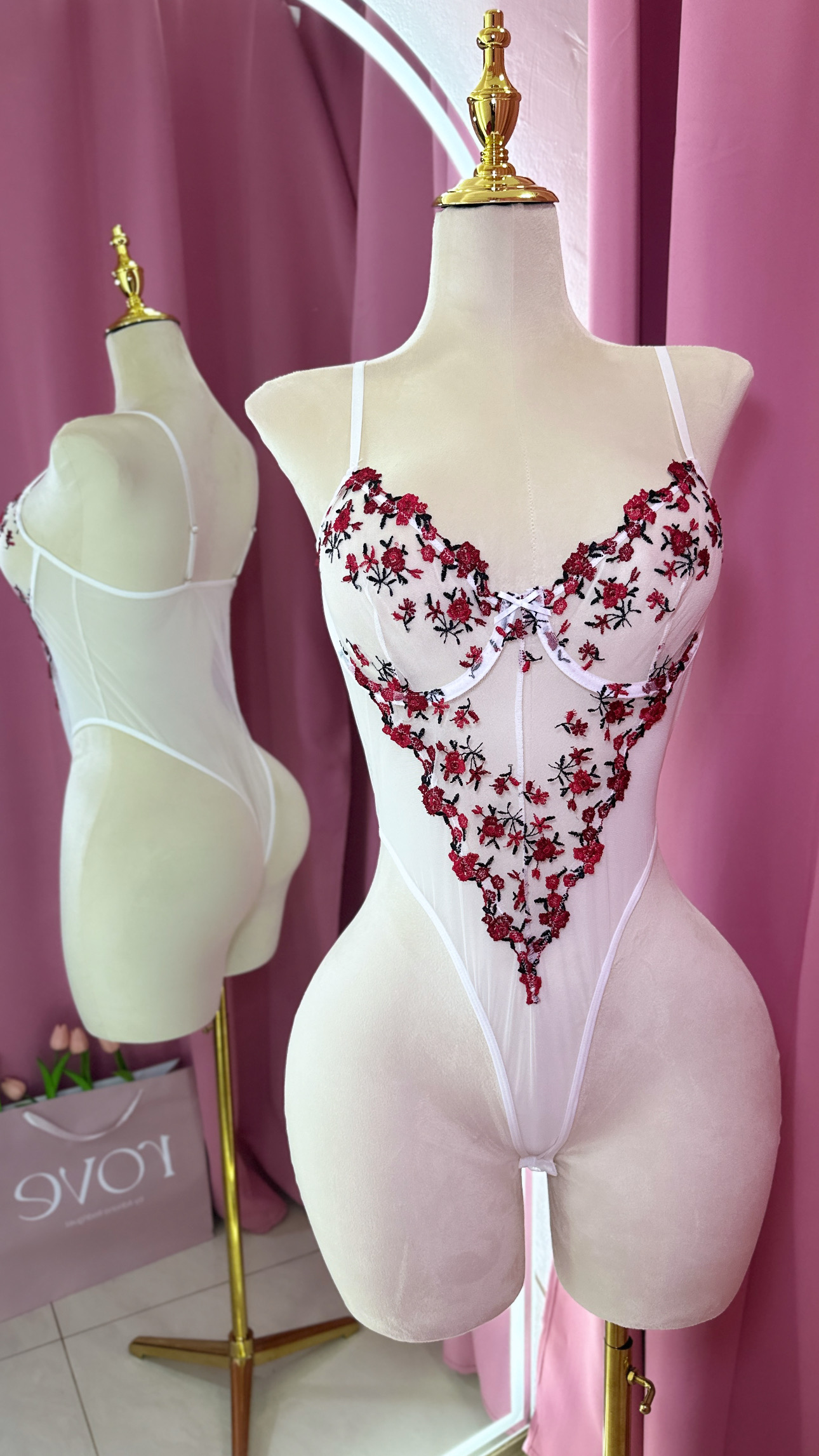 Lencería - Bodysuit Blanco con flores rojas