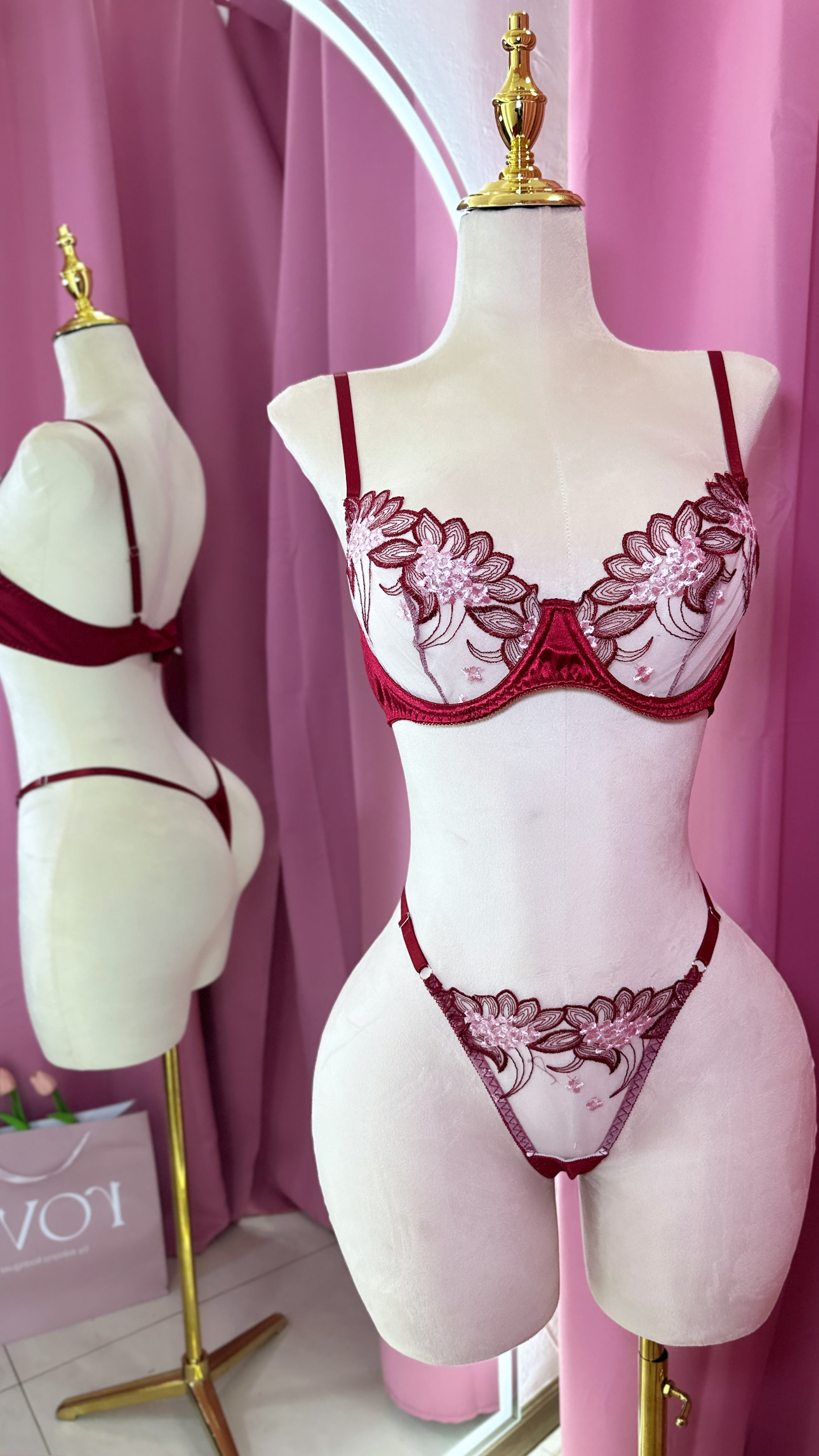 Lencería -  Transparente con rojo vino