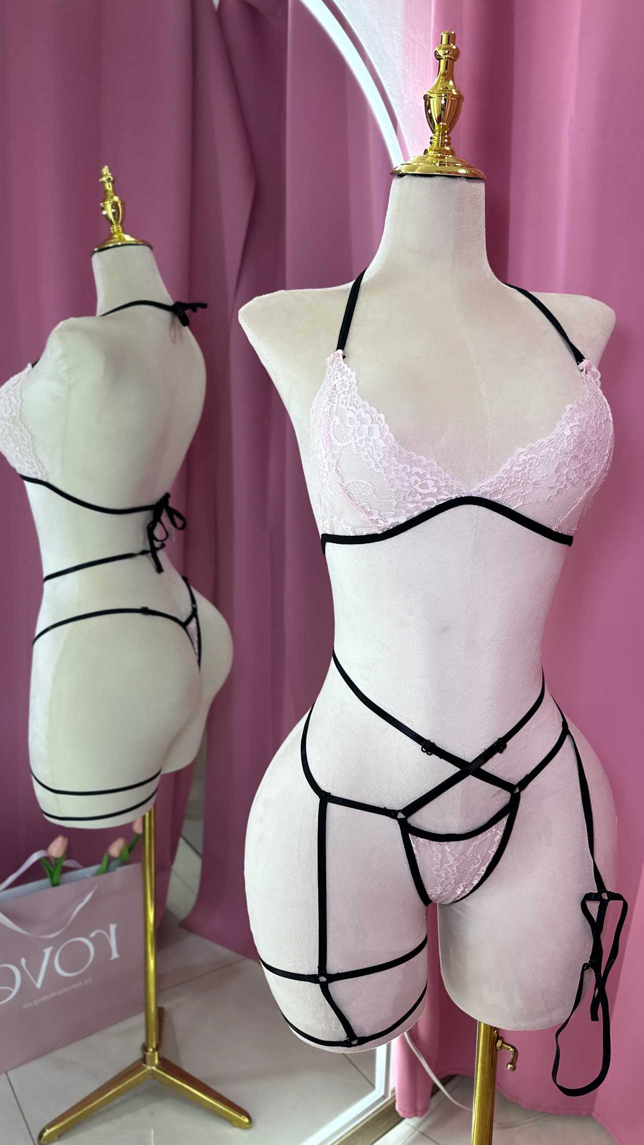 Lencería - Con arnes y Rosa con negro