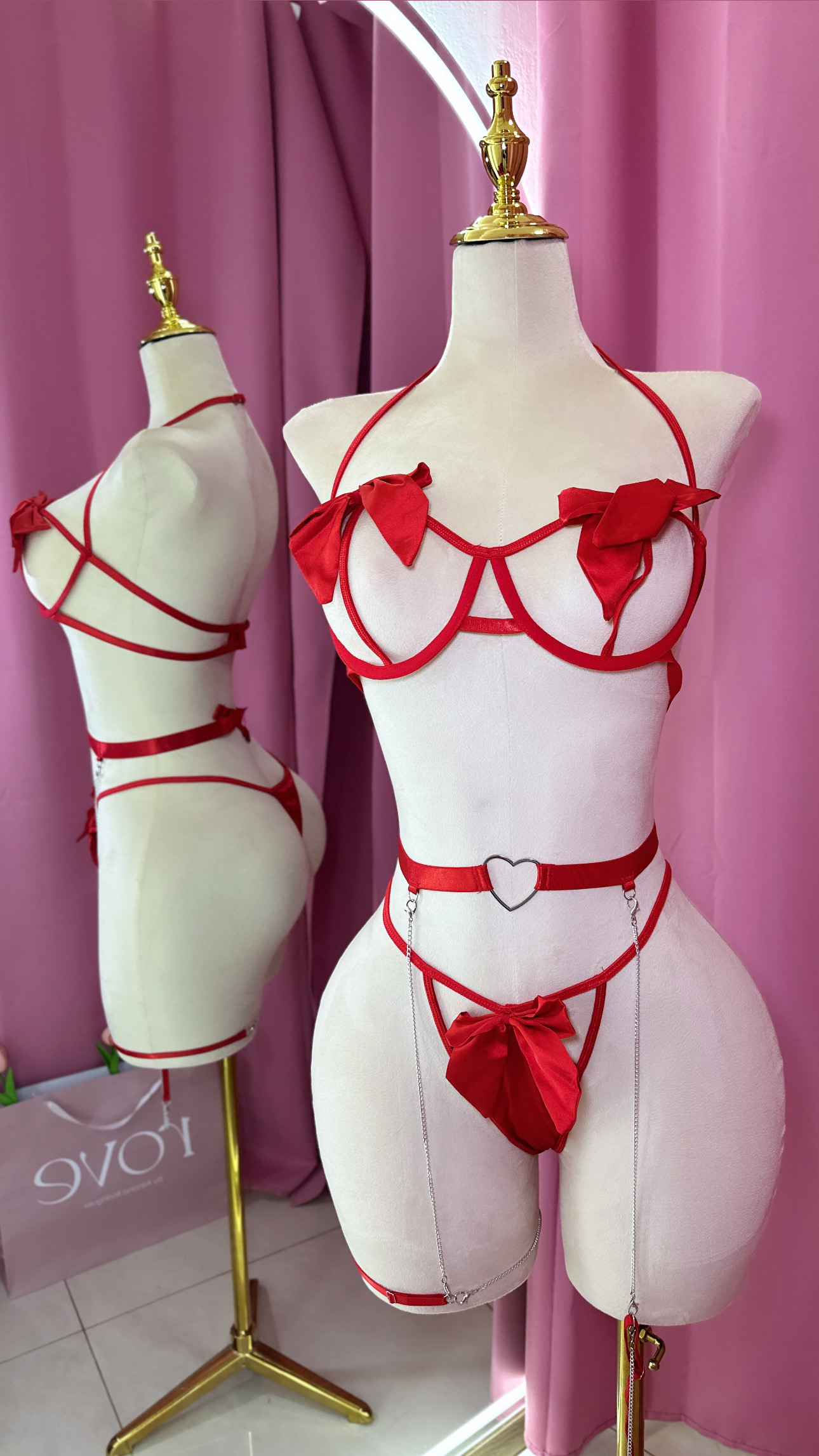 Lencería -  Roja con lazos y arnés plateado