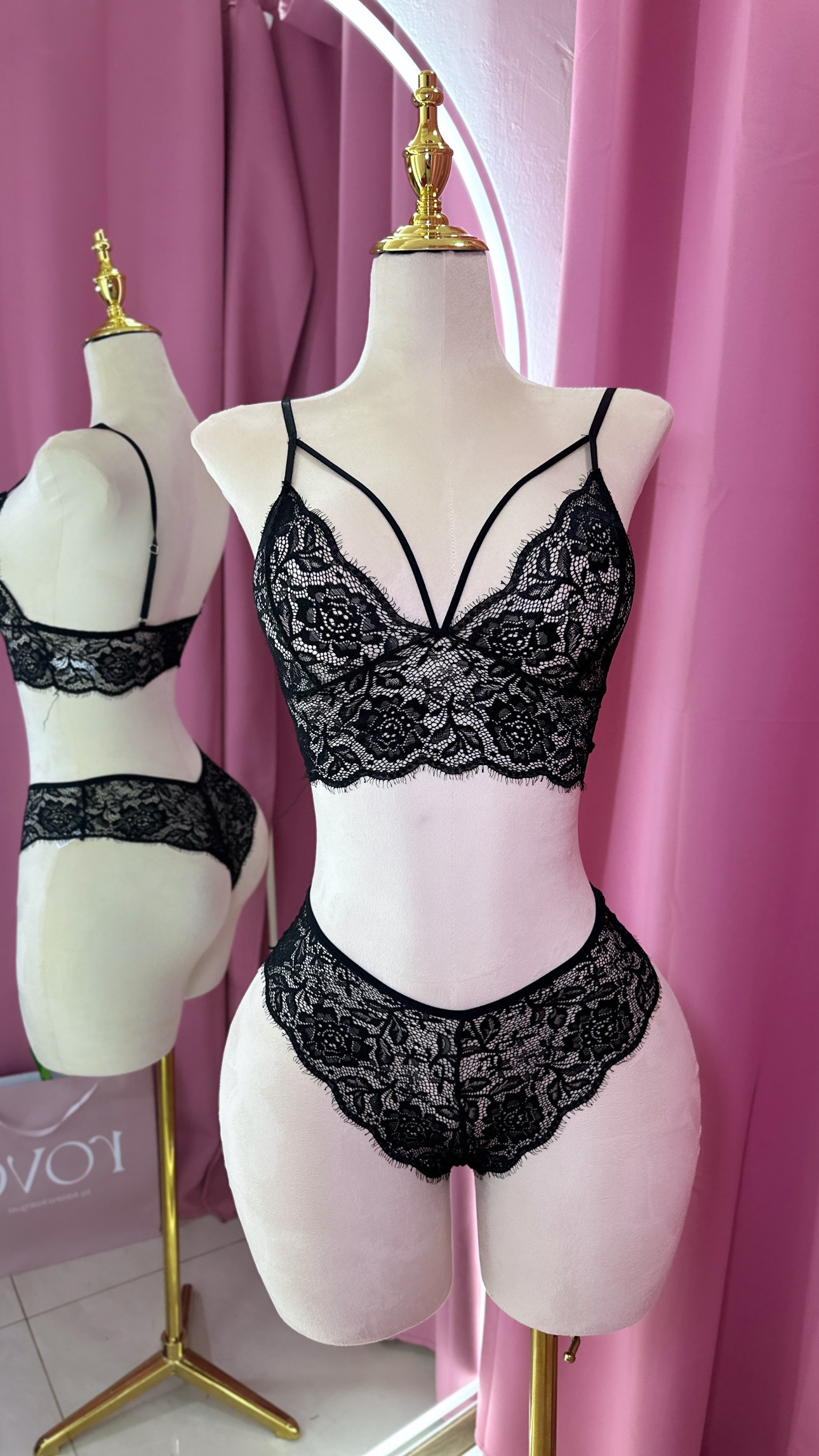 Lencería - Negra Bralette + Cachetero