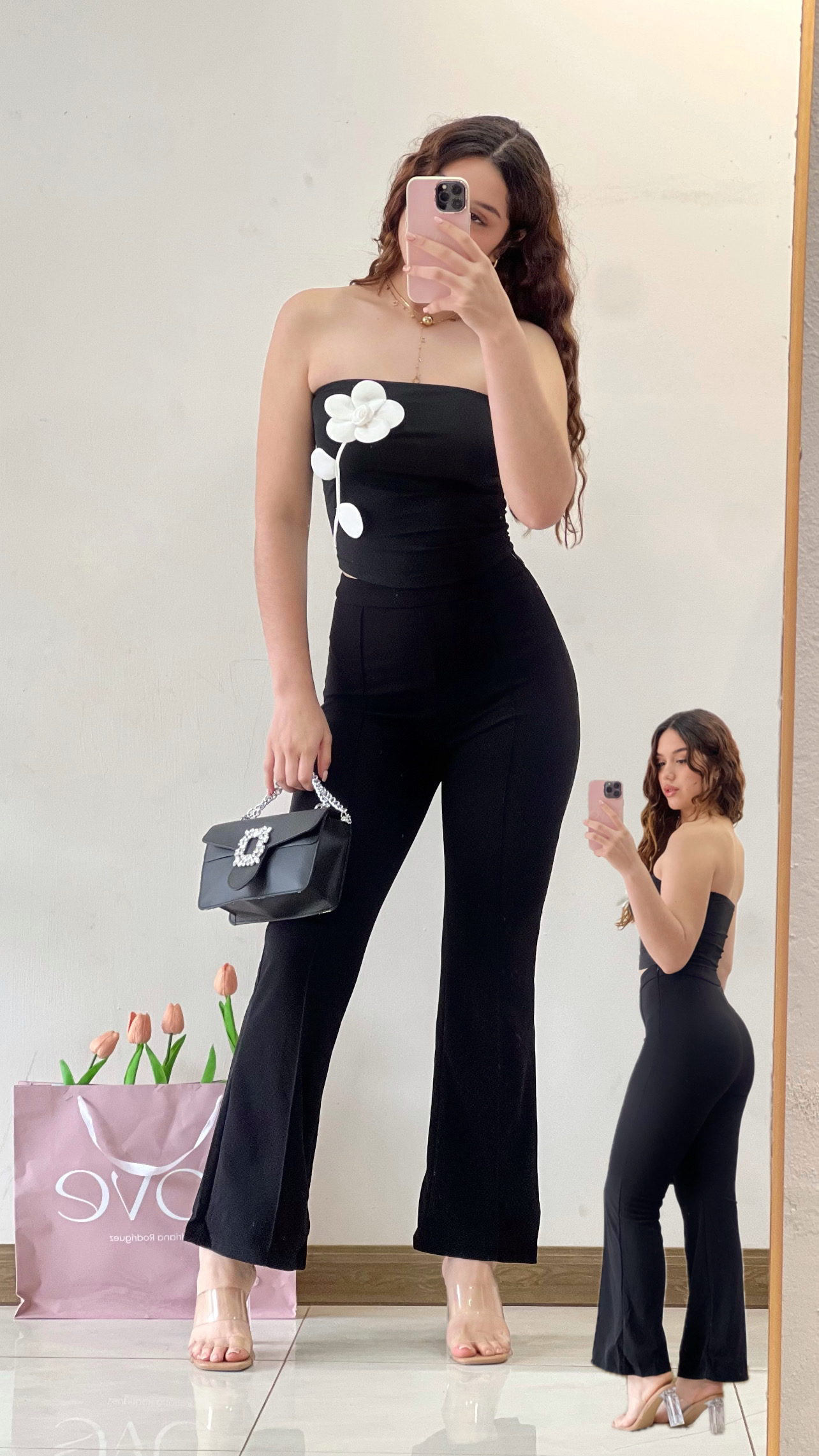 Croptop con flor blanca 3D