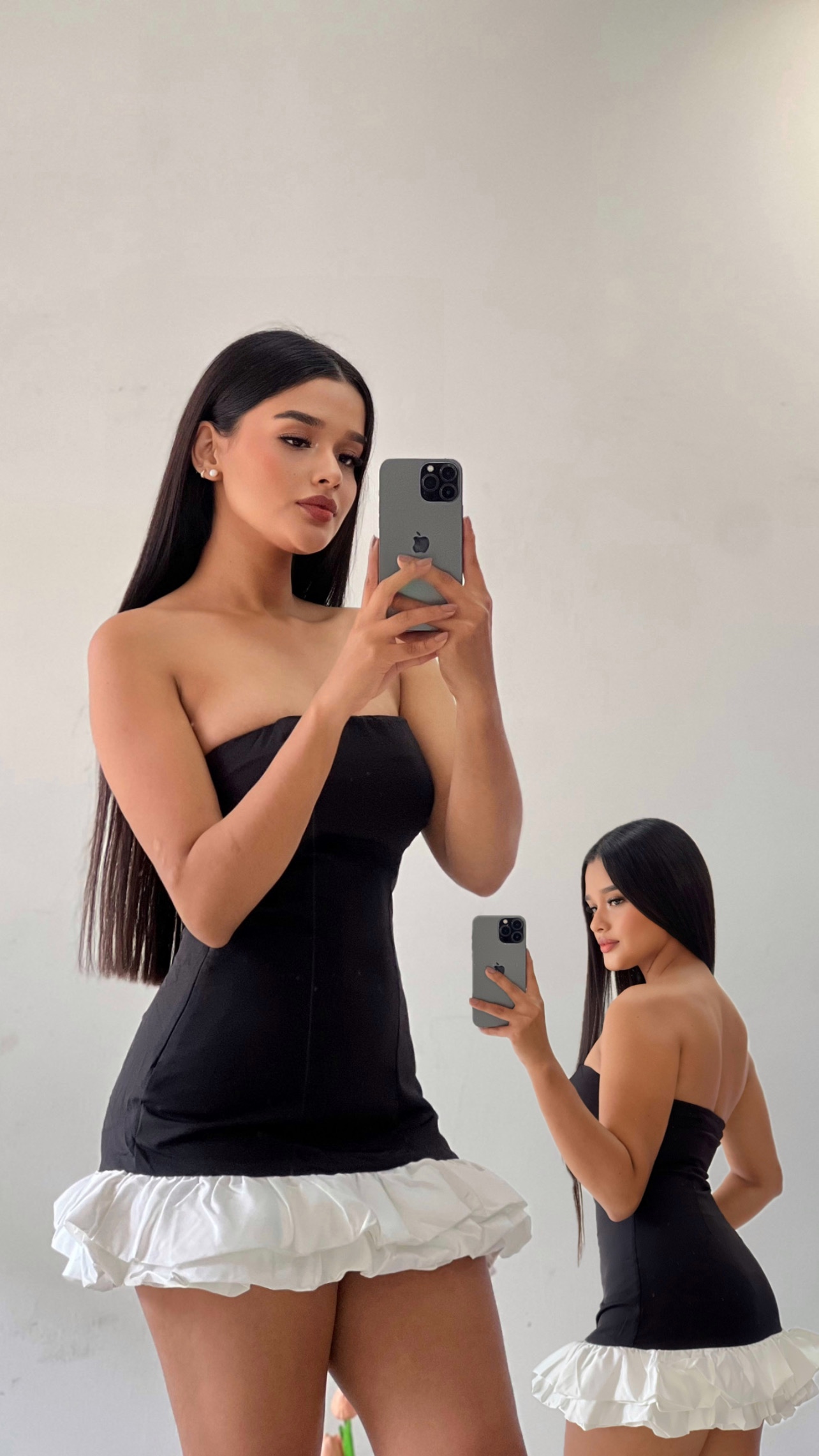 Vestido corto  con vuelos blancos al final