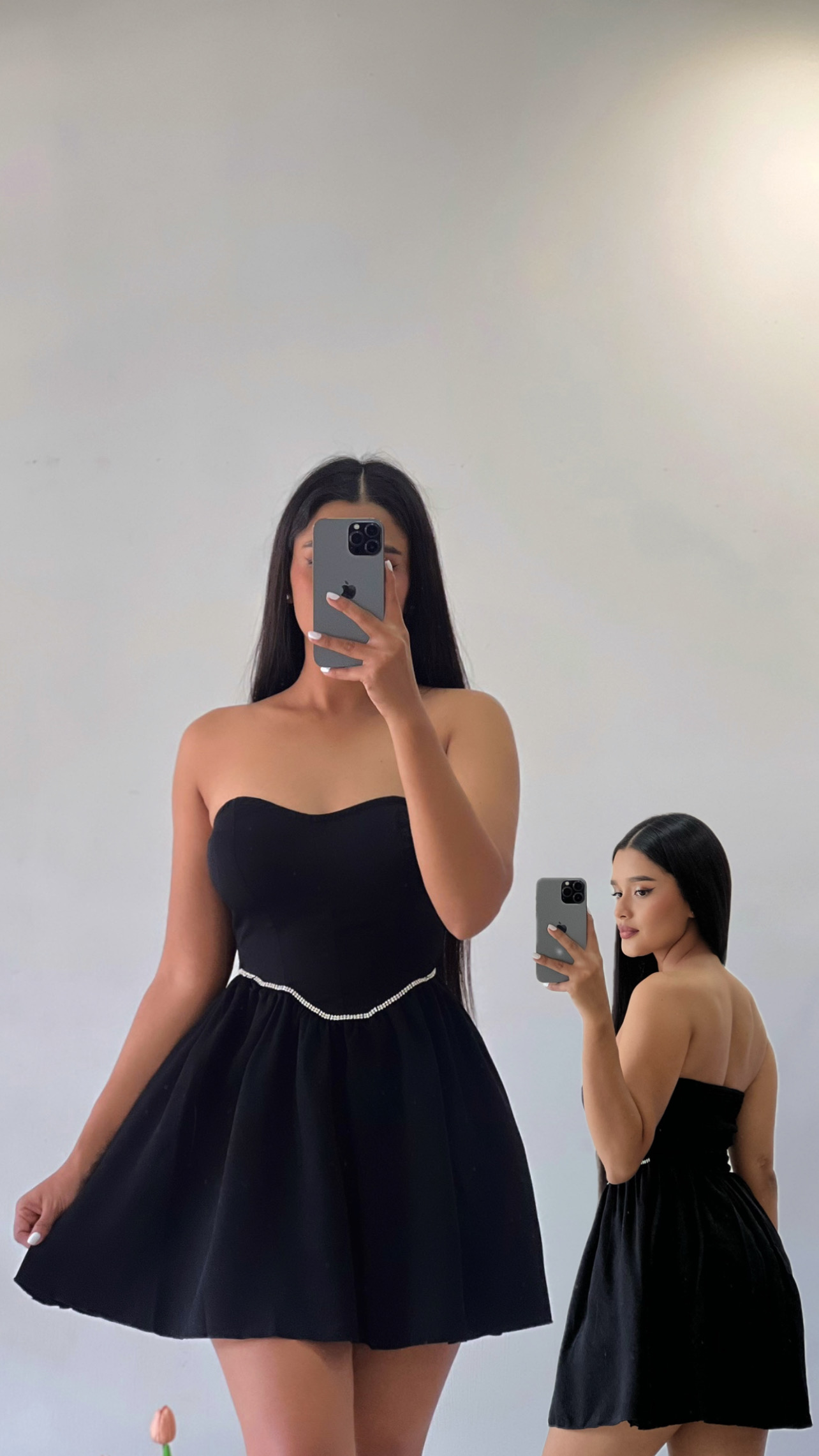 Vestido corto strapless con plateados en cintura - Negro