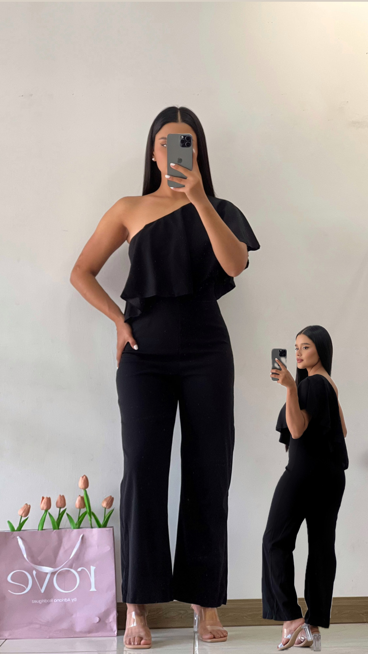 Jumpsuit con vuelo en un hombro - Negro