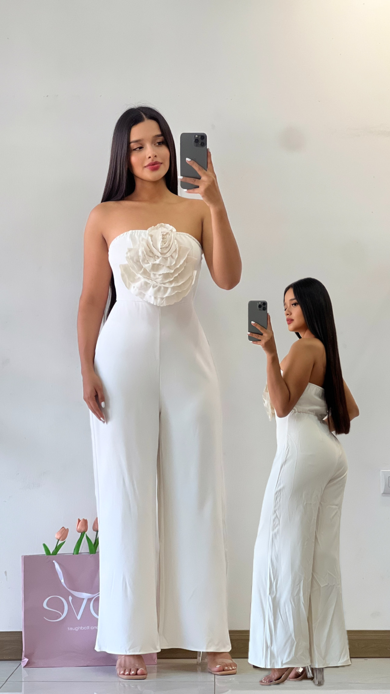 Jumpsuit con flor 3D crema