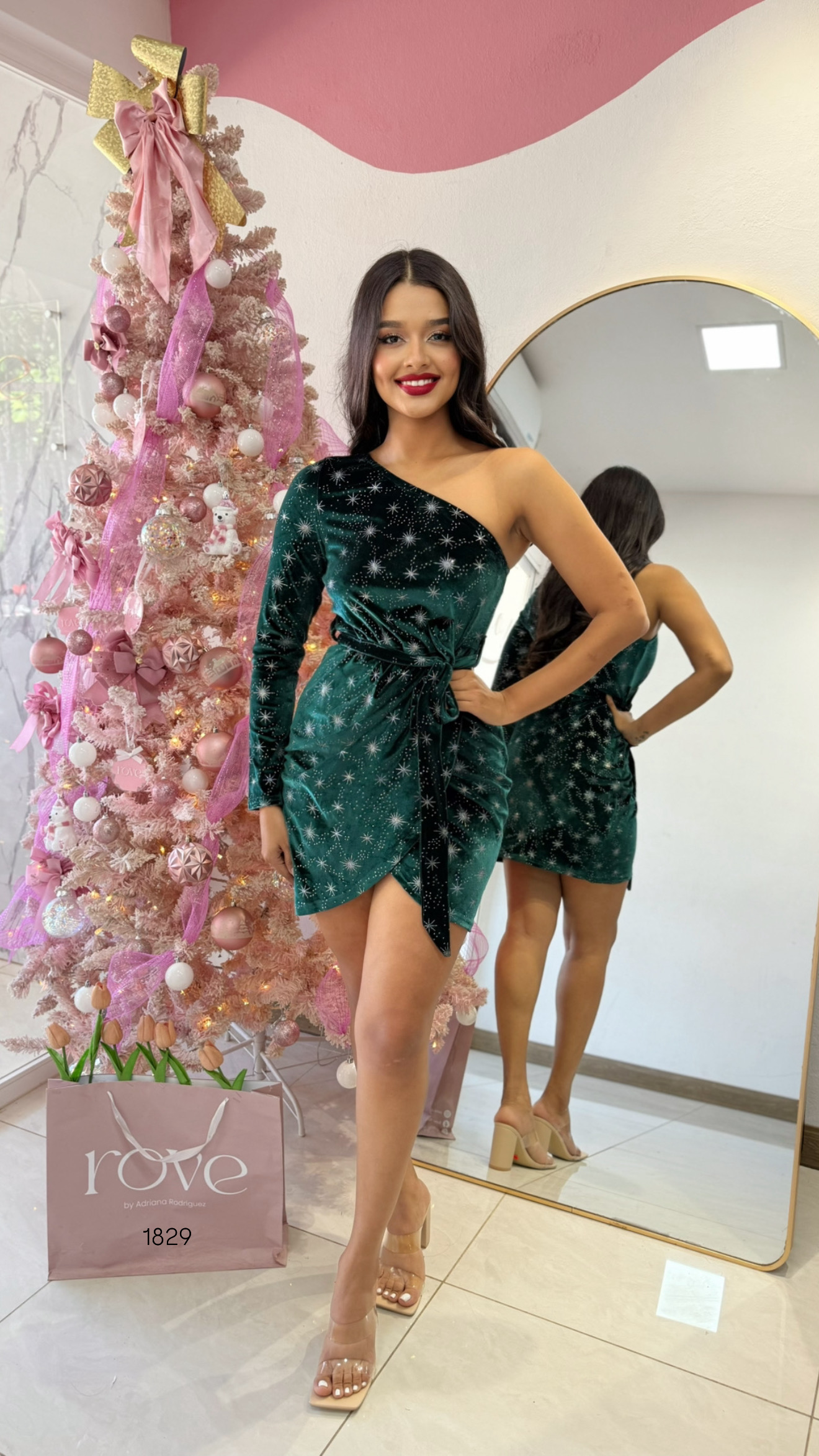 Vestido corto de una manga con estrellas