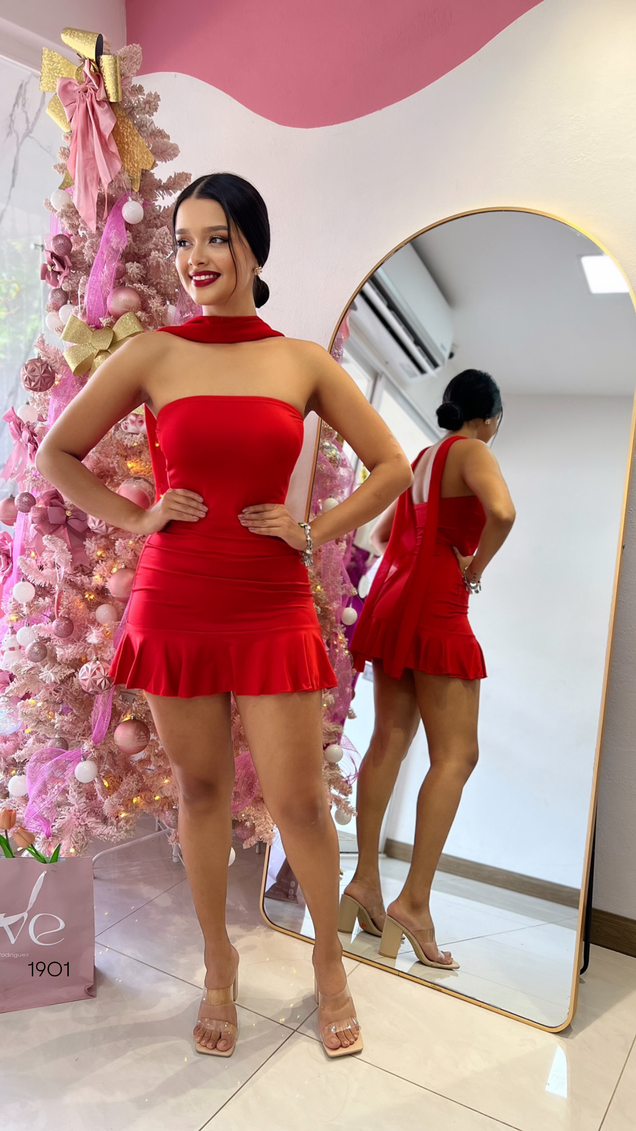 Vestido corto con vuelos strapless