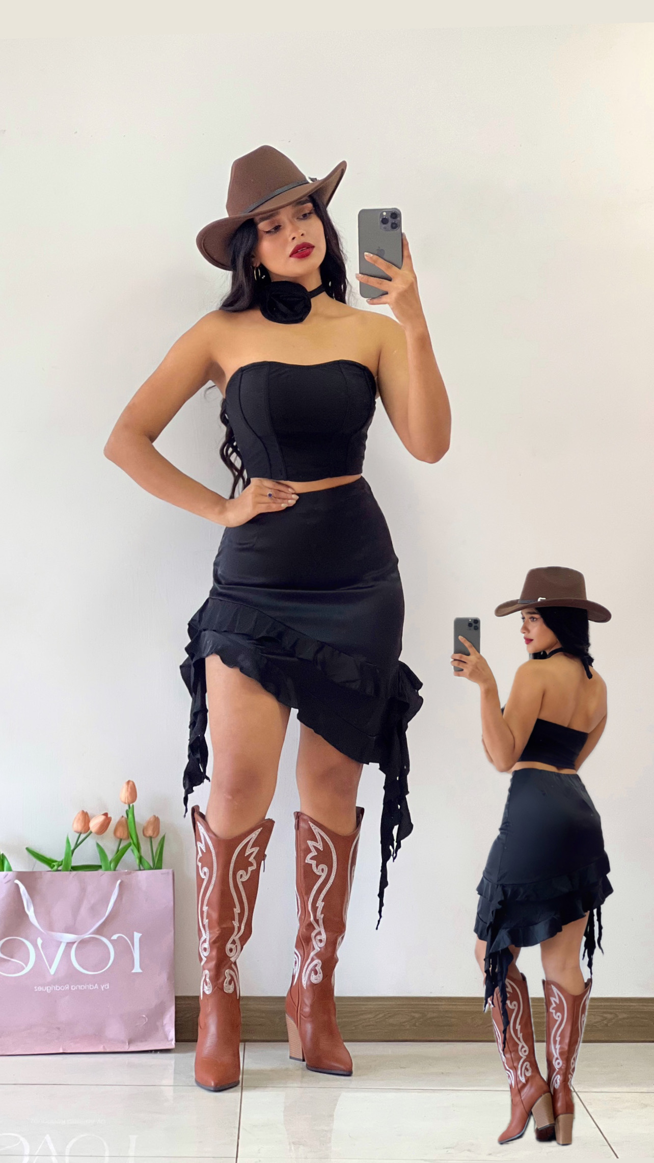 Croptop con flor 3D. negra